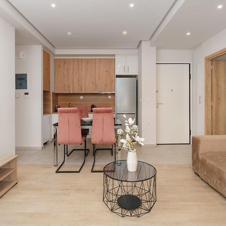 Chic Apartment Near Acropolis アテネ エクステリア 写真