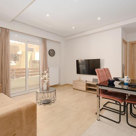 Chic Apartment Near Acropolis アテネ エクステリア 写真