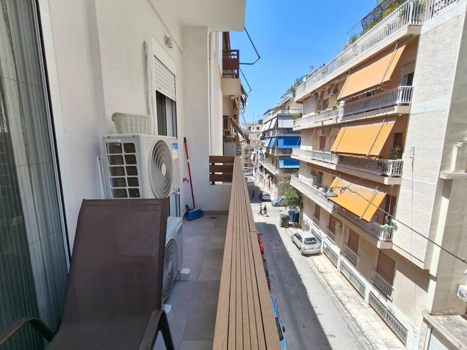 Chic Apartment Near Acropolis アテネ エクステリア 写真