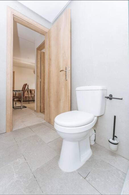 Chic Apartment Near Acropolis アテネ エクステリア 写真