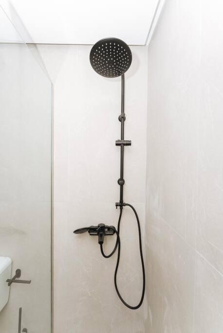 Chic Apartment Near Acropolis アテネ エクステリア 写真