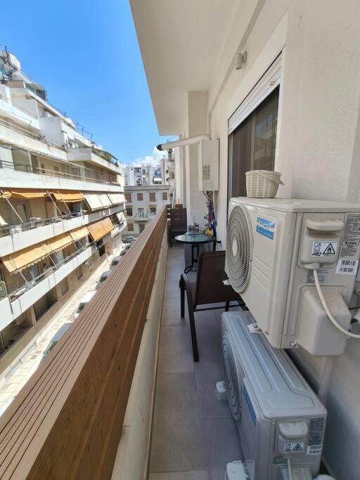 Chic Apartment Near Acropolis アテネ エクステリア 写真