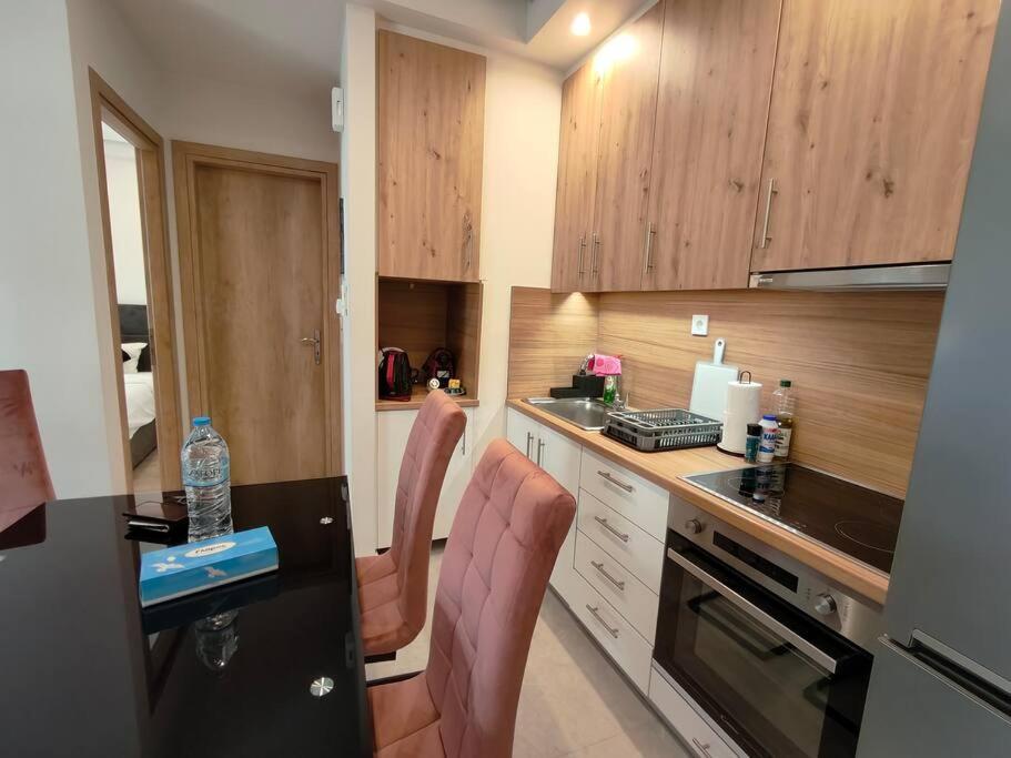Chic Apartment Near Acropolis アテネ エクステリア 写真