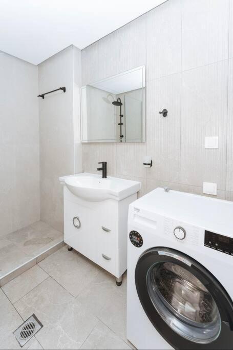 Chic Apartment Near Acropolis アテネ エクステリア 写真